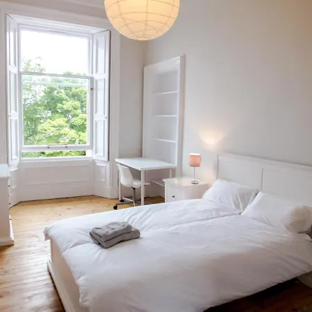 Silver Lining - Luxury Thirlestane Road. *
