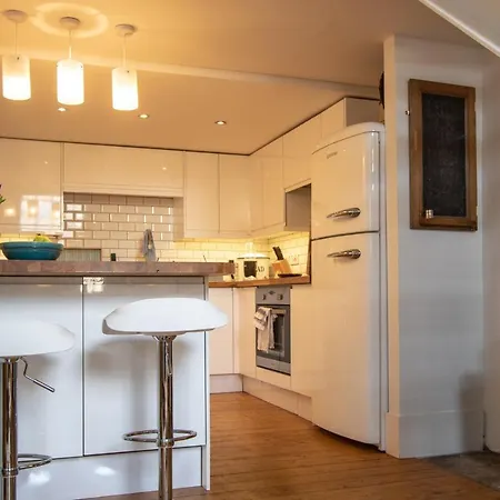 2 Bedroom In Georgian New Town Edinburgh