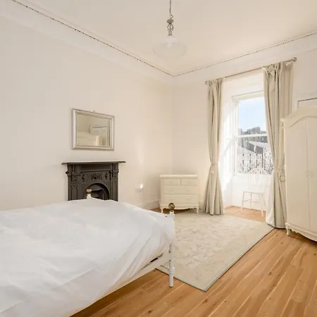 Dean Terrace - Traditional 3 Bed In Stockbridge אדינבורו