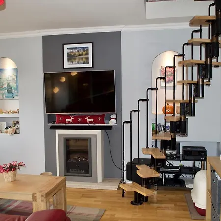 2 Bedroom Flat With Parking And Private Garden Apartament