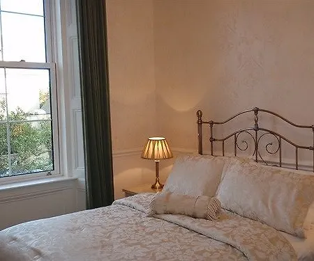 Highfield 4* Edinburgh