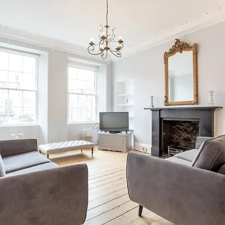 Spacious New Town 3 Bedroom *