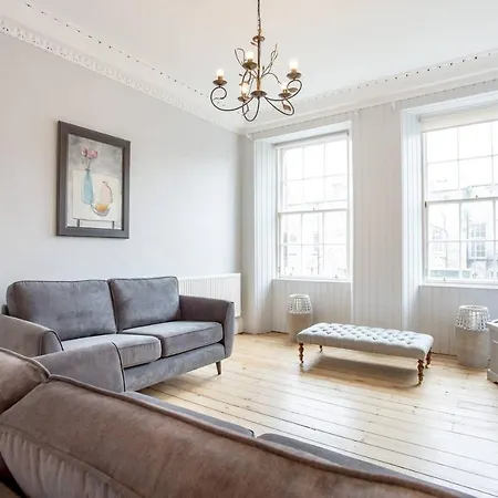 Spacious New Town 3 Bedroom Apartment