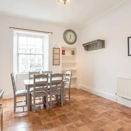 Spacious New Town 3 Bedroom