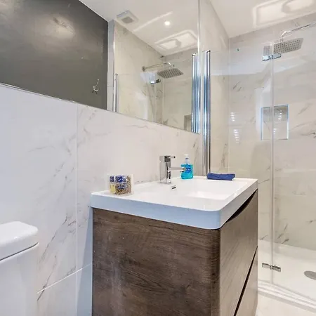 Beautiful New Town 2 Bed