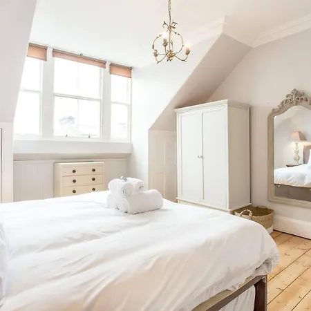 Spacious New Town 3 Bedroom