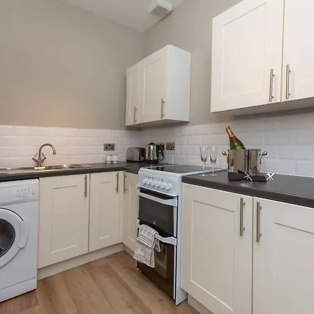 Daire Beautiful New Town 2 Bed