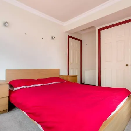 2 Bedroom By Leith's Shore *