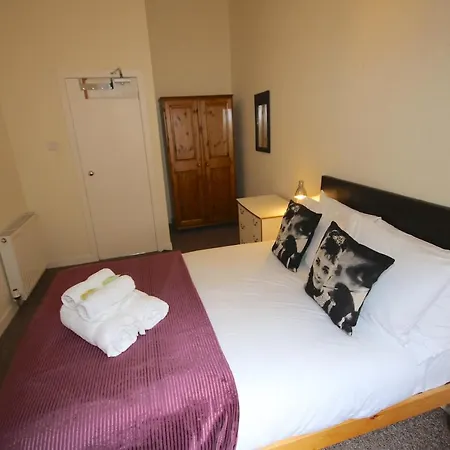 Budget Multi 5 Bedroom Διαμέρισμα