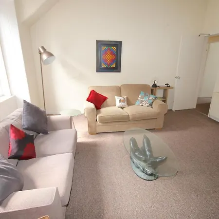 Budget Multi 5 Bedroom Διαμέρισμα