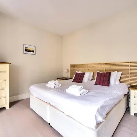 Joivy Bright 1 Bed Flat, Close To Princess Street *