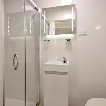 Alojamento de Acomodação e Pequeno-almoço Alpha 3*