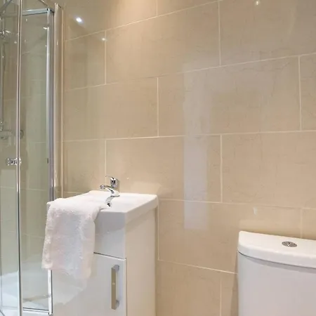 Altido Huge Castle Street Apartment *