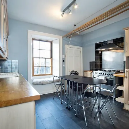 Altido Huge Castle Street Apartment