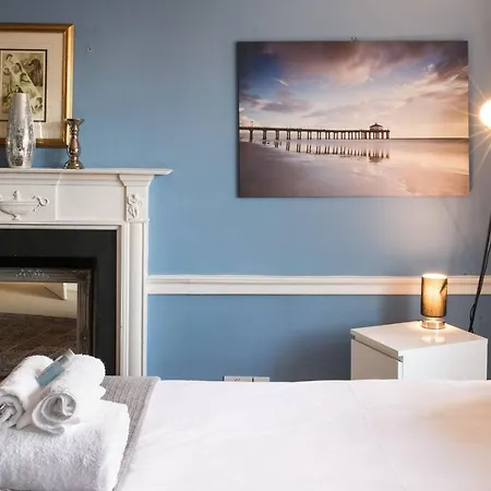 Altido Huge Castle Street Apartment Edinburgh