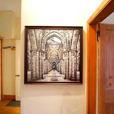 Joivy Classic With Castle Views In Old Town