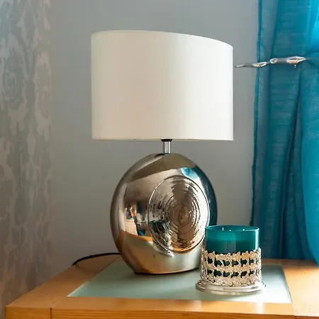 Altido Stylish 3bd City Centre Apt - Free Parking & Lift * إدنبرة