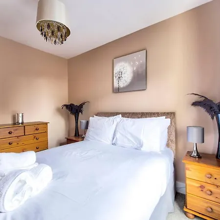 Altido Stylish 3bd City Centre Apt - Free Parking & Lift إدنبرة