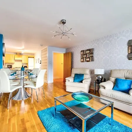 Altido Stylish 3bd City Centre Apt - Free Parking & Lift إدنبرة