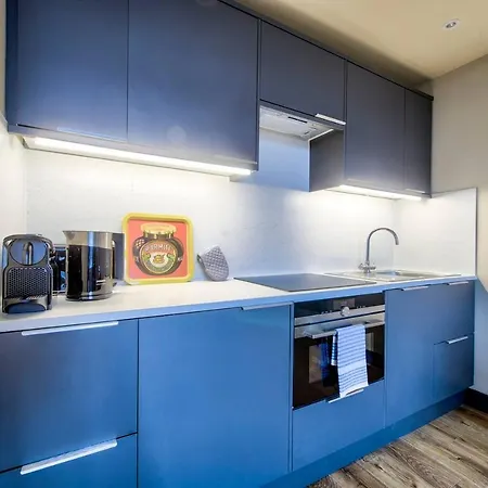 Stylish City Centre Apt W Castle View & Lift