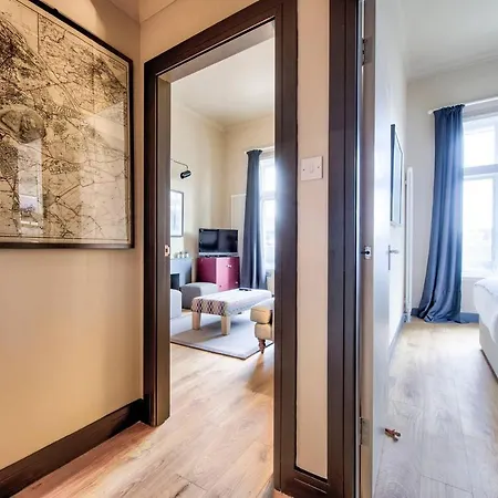Stylish City Centre Apt W Castle View & Lift * Edimburgo