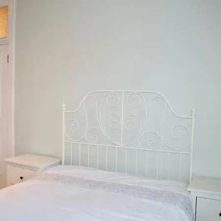 Spacious 2 Bedroom In Meadowbank شقة *