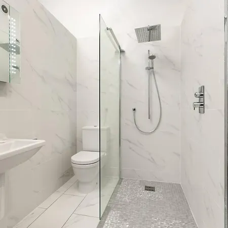 Luxury 5bd Townhouse W Private Garden&cinema