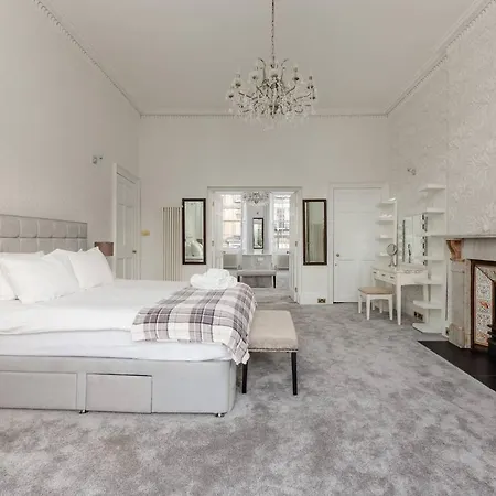 Hébergement de vacances Luxury 5bd Townhouse W Private Garden&cinema *