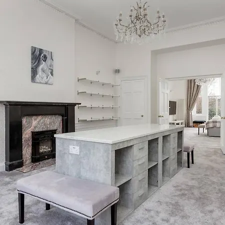 Hébergement de vacances Luxury 5bd Townhouse W Private Garden&cinema *