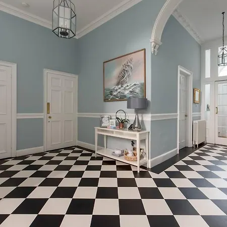 Luxury 5bd Townhouse W Private Garden&cinema