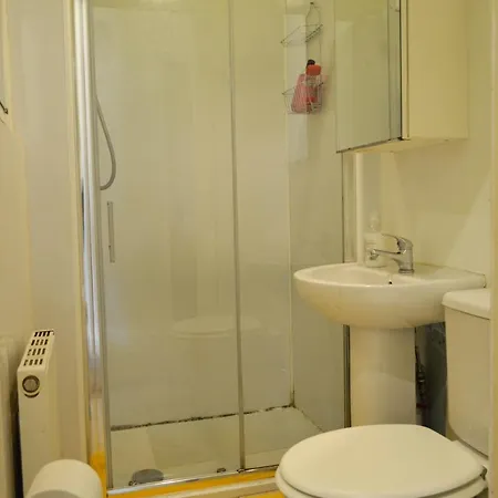 Roseburn Apartment *