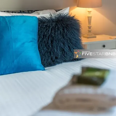 Beautiful And Private 2 Bed Appartamento