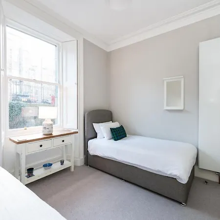 Beautiful And Private 2 Bed Appartamento