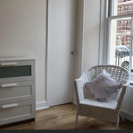 Cosy 1 Bedroom Next To Park 15 Mins Walk To Royal Mile *