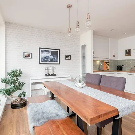 Altido Ultra Stylish 2 Bed, 2 Bath With Balcony And Parking Apartament *