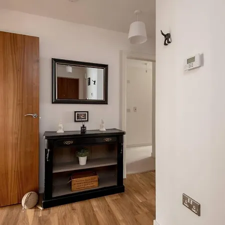 Altido Ultra Stylish 2 Bed, 2 Bath With Balcony And Parking Apartament