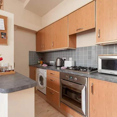 1 Bedroom In Old Town Centre Apartment *