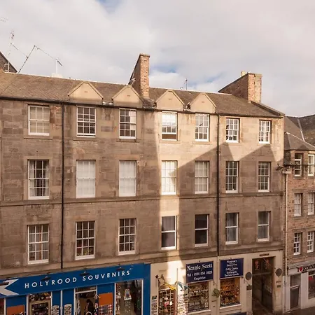 1 Bedroom In Old Town Centre Edinburgh