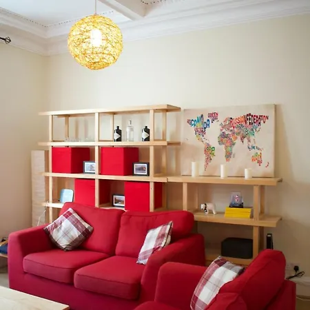 Apartment Bright 3 Bedroom Central