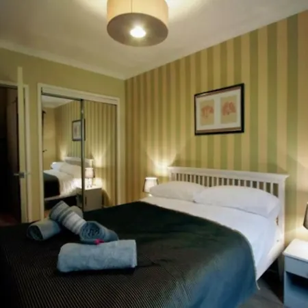 Joivy Stylish Castle View Flat With Balcony * Édimbourg