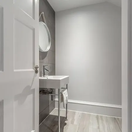 Joivy Luxurious Near Haymarket Station * Эдинбург