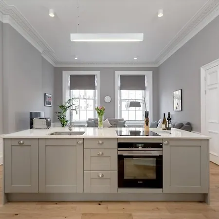 Joivy Spacious Close To Princes Street *