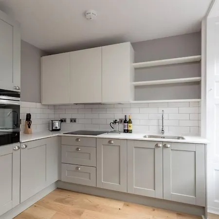 Joivy Luxurious Near Haymarket Station Апартаменты