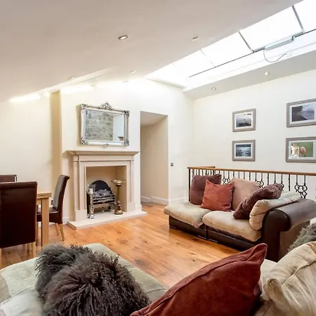 Altido Spacious 3br Mews House Behind Calton Hill *