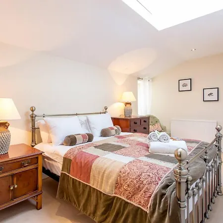 Altido Spacious 3br Mews House Behind Calton Hill