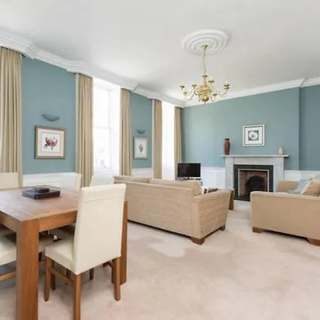 Daire Altido Amazing Hanover St Apt In Centre 2br, 2bath Edinburgh
