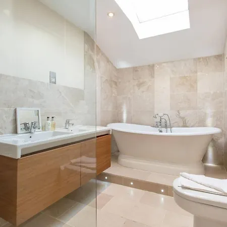 Altido Spacious 3br Mews House Behind Calton Hill Hébergement de vacances Édimbourg