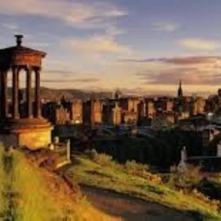 Altido Spacious 3br Mews House Behind Calton Hill