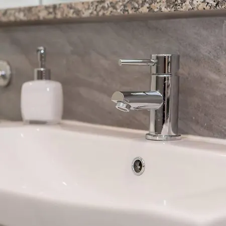 Lägenhet Joivy Spacious Flat With Garden In Centre Edinburg