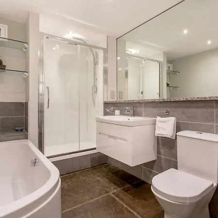 Lägenhet Joivy Spacious Flat With Garden In Centre *